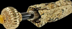 Design crema paisley con pietra gialla