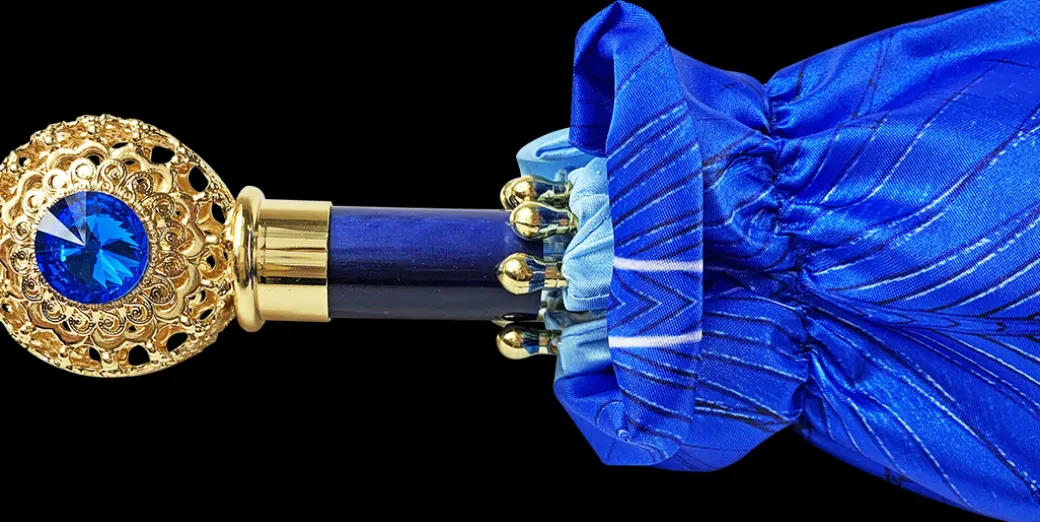 Design esclusivo del pavone con cristalli di zaffiro