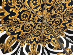 Impugnatura esclusiva con scorpione dorato 24K e abbellito con cristal
