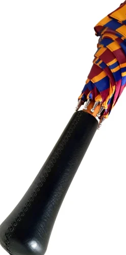 Ombrello a strisce multicolore realizzato a mano