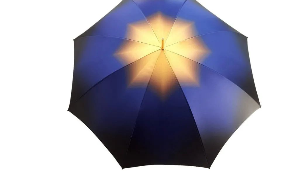 Ombrello alla moda finito in un lussuoso Raso blu