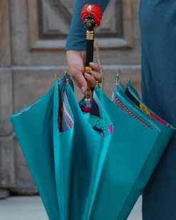 Ombrello azzurro fine ed elegante