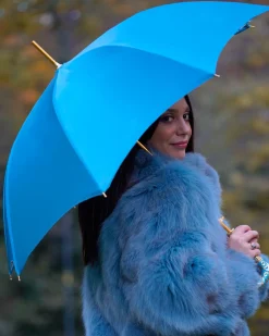 Ombrello azzurro fine ed elegante