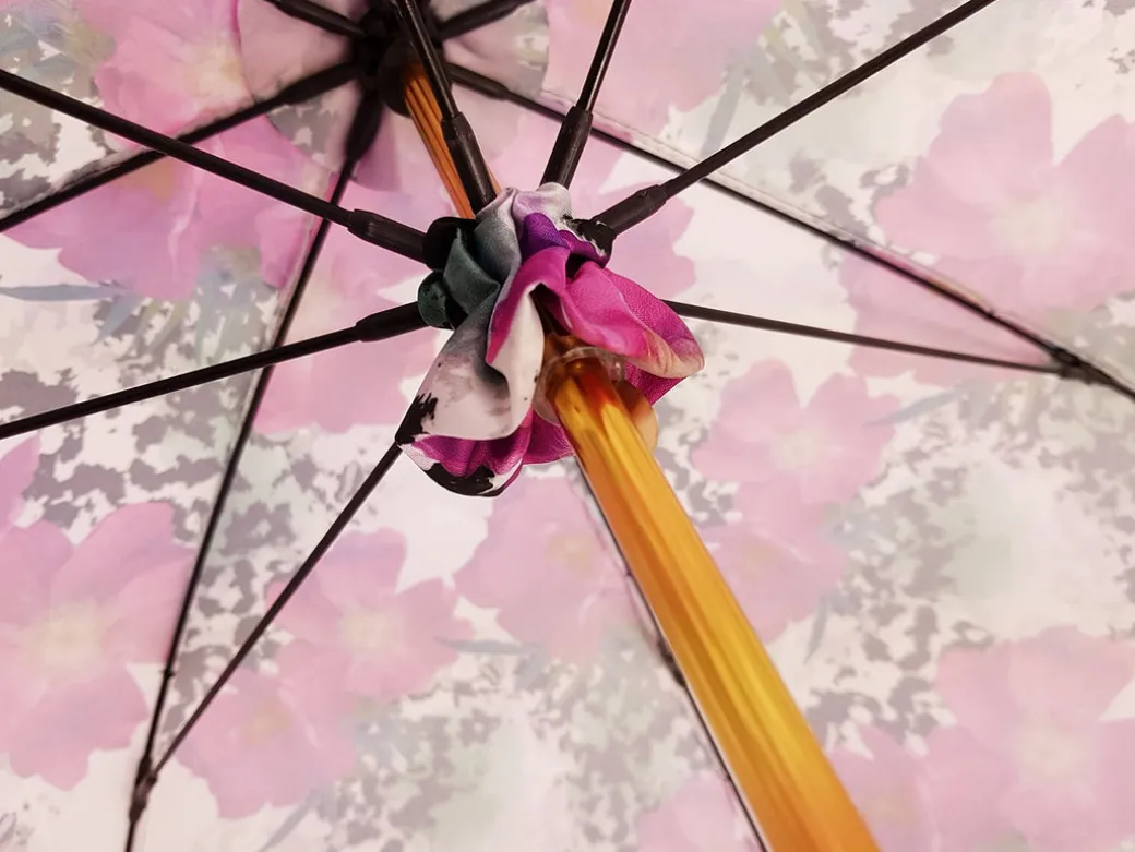 Ombrello con fiori fucsia con volant nero